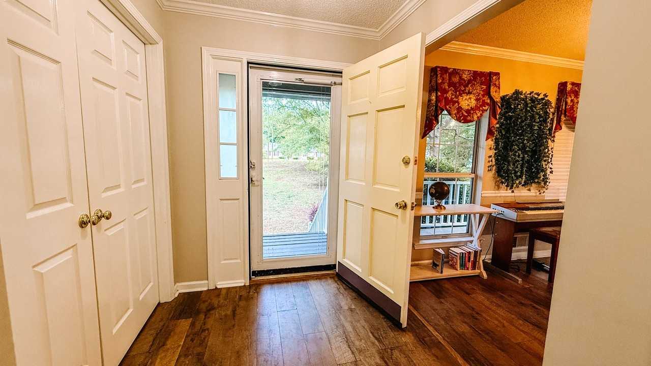 150 Kelley Way - Photo 5 of 20