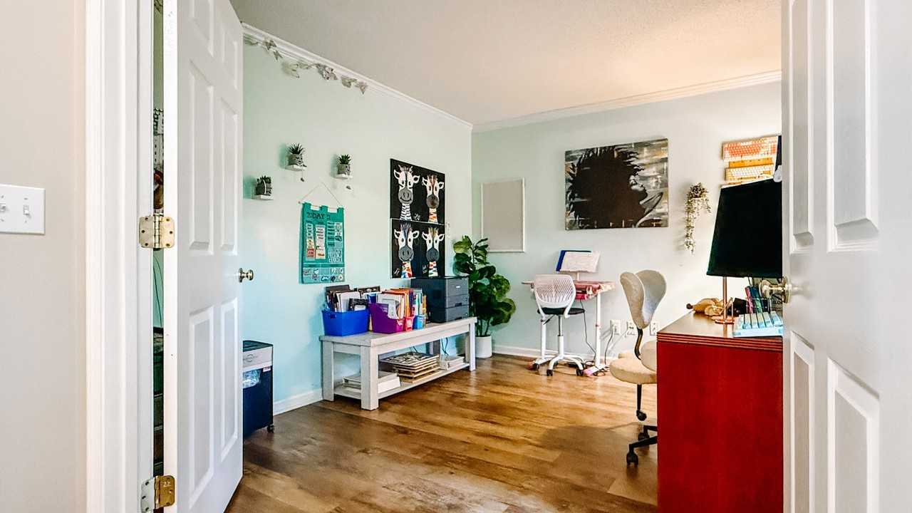 150 Kelley Way - Photo 7 of 20