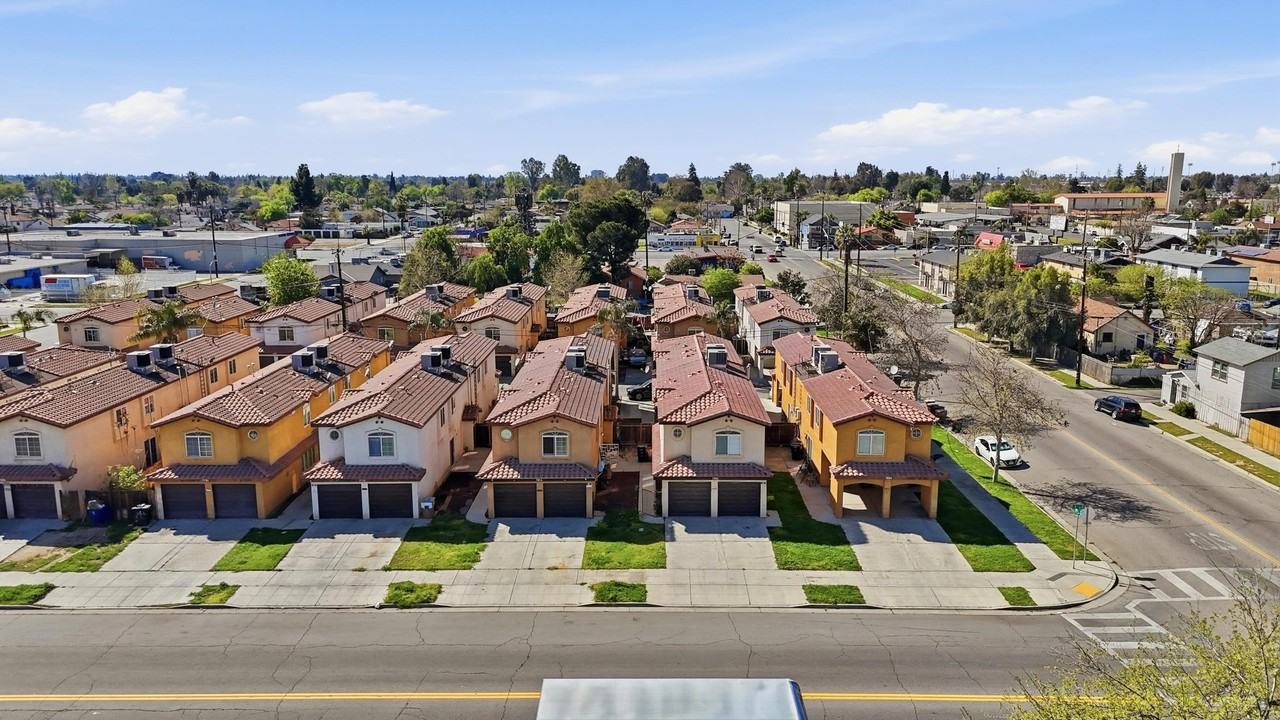 729 L St #A - Photo 2 of 16