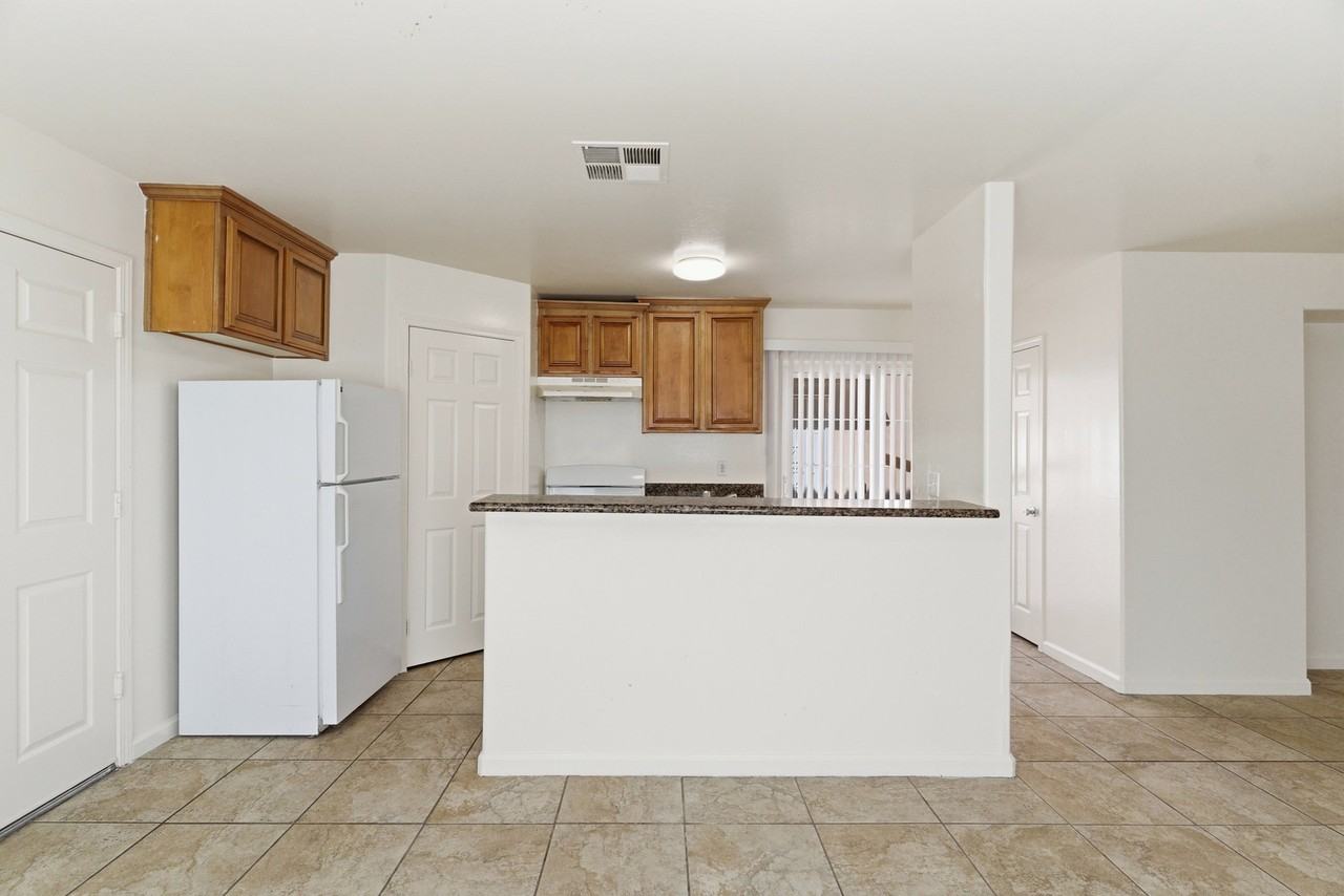 729 L St #A - Photo 4 of 16