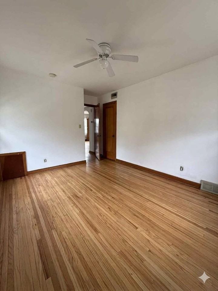 6100 W Lisbon Ave #1 - Photo 4 of 11