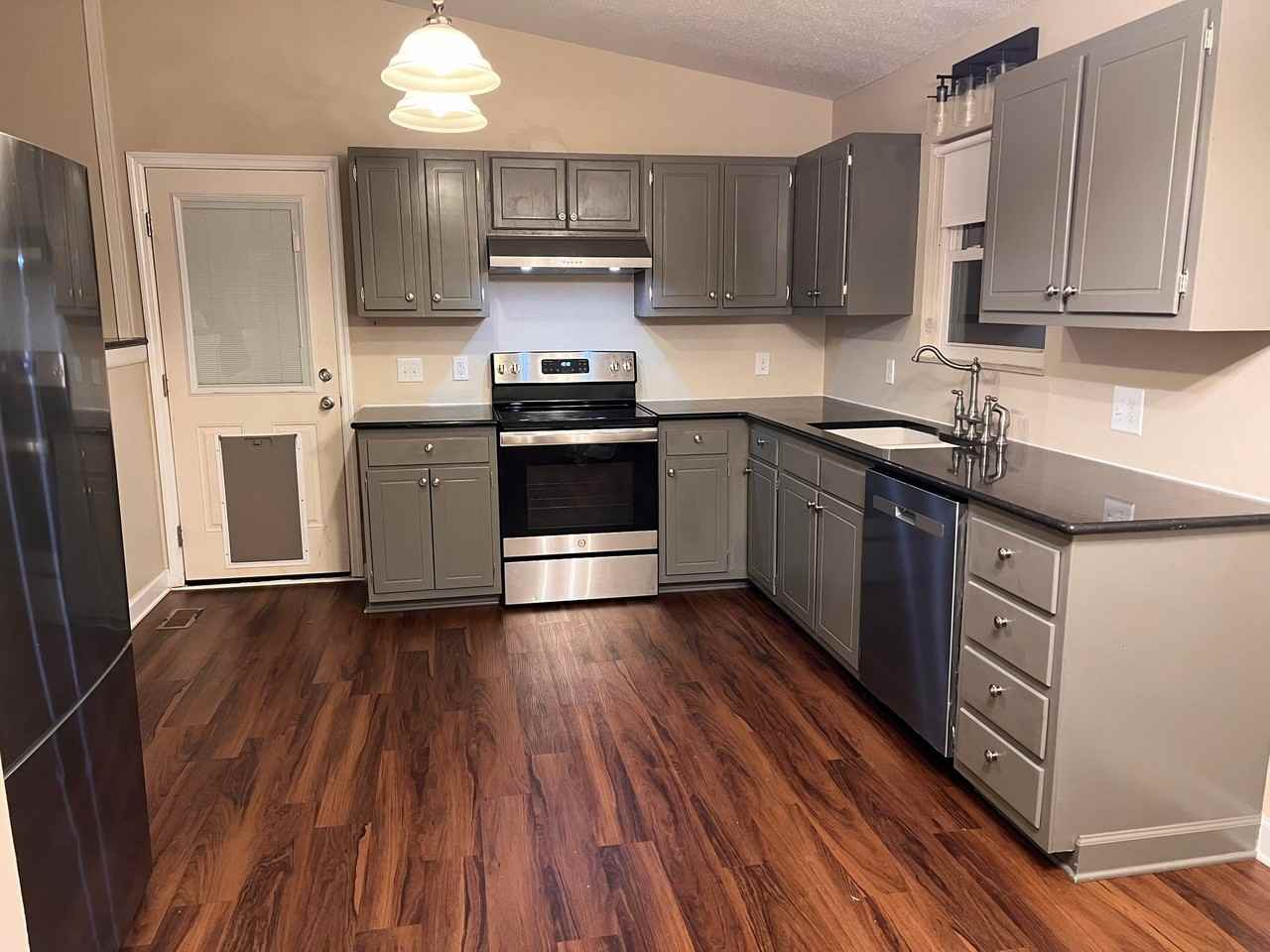 5712 Montina Rd - Photo 2 of 19