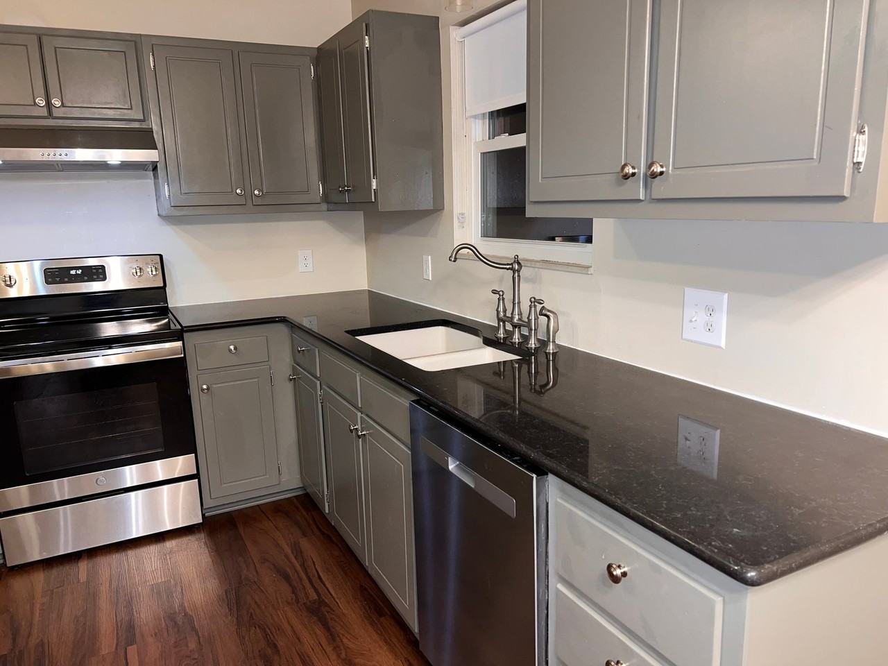 5712 Montina Rd - Photo 3 of 19