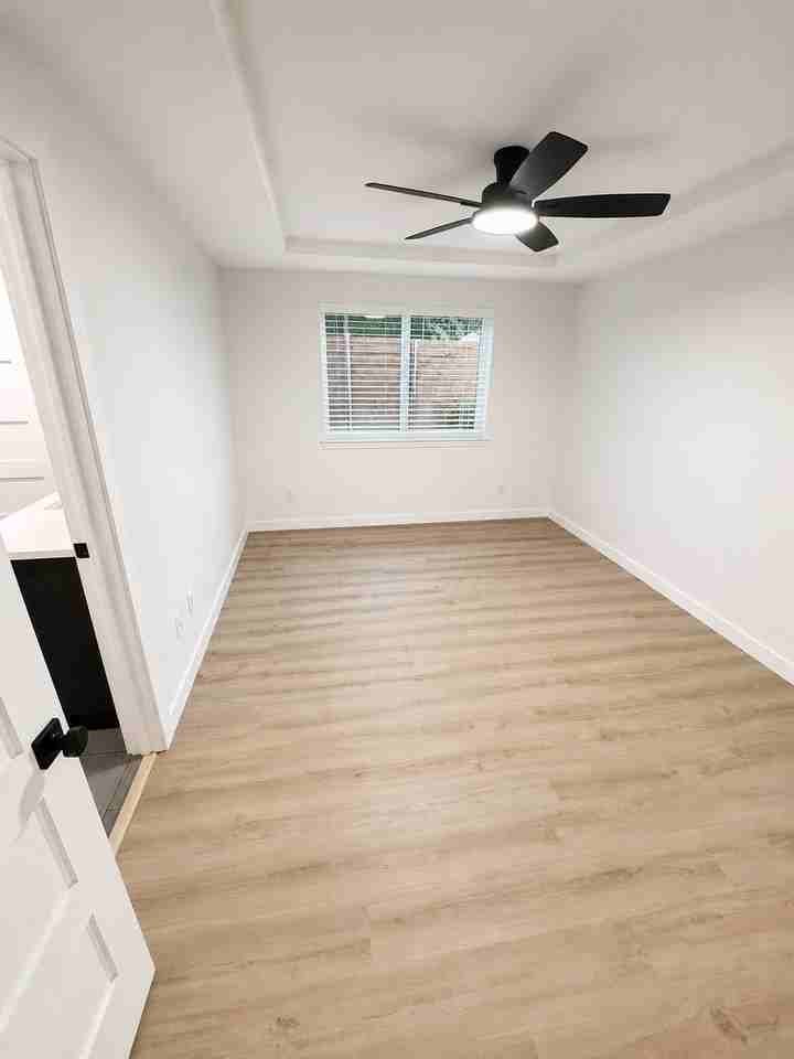 2906 Robindale Ln - Photo 3 of 12