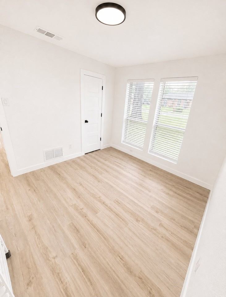 2906 Robindale Ln - Photo 7 of 12