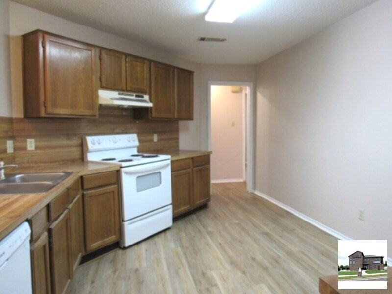 1706 Wickfield Way - Photo 5 of 20