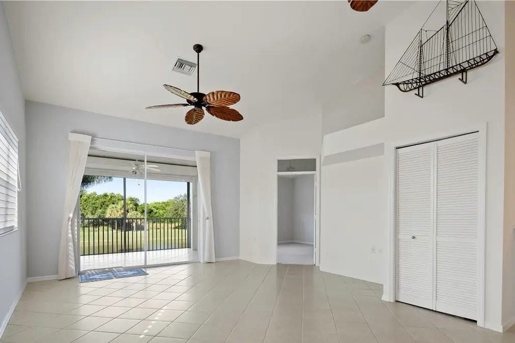 314 Newport Dr #1605 - Photo 6 of 23