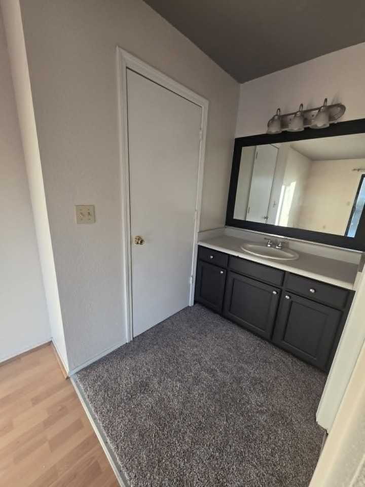 1120 Safford St #NA - Photo 5 of 11