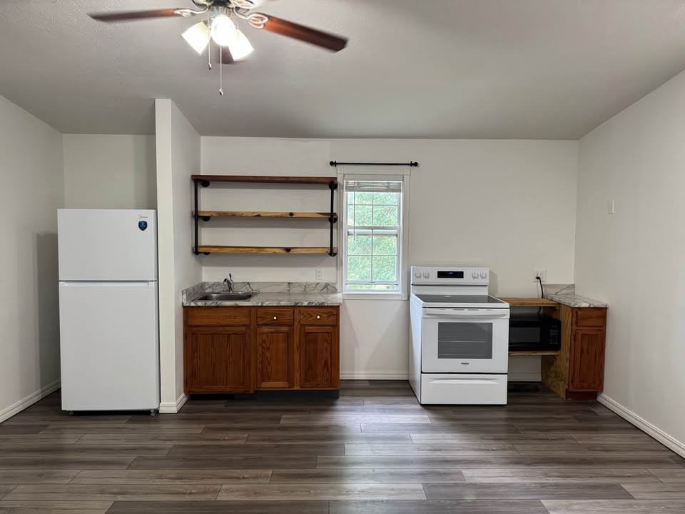 122 Frontage Rd #2 - Photo 3 of 20