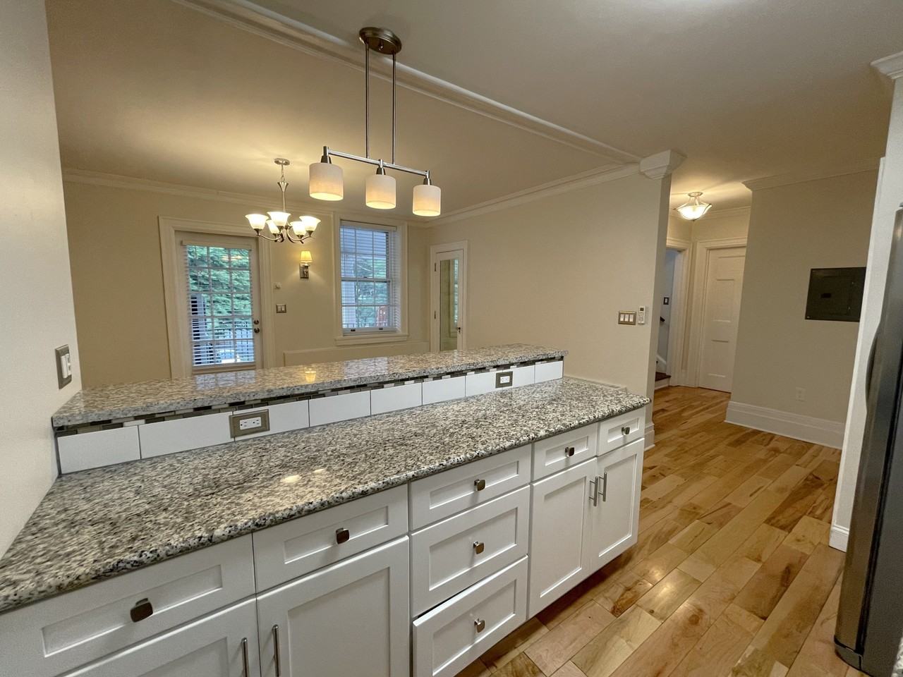 722 W Water St #9 - Photo 4 of 33