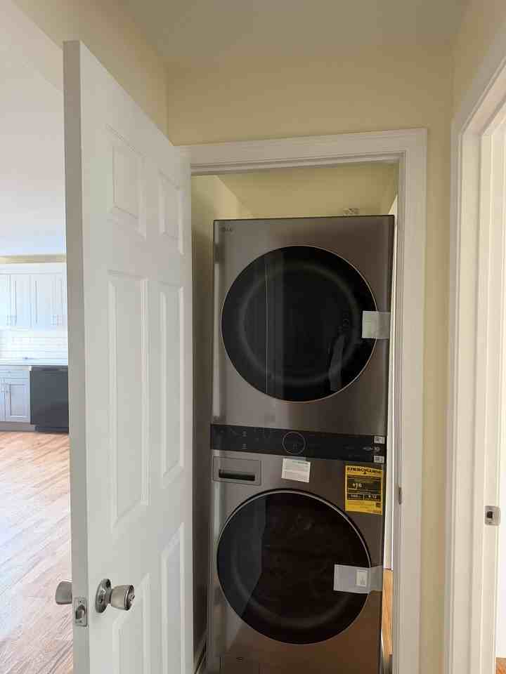 526 Chapel St #B - Photo 3 of 9