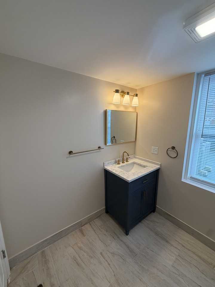 526 Chapel St #B - Photo 7 of 9