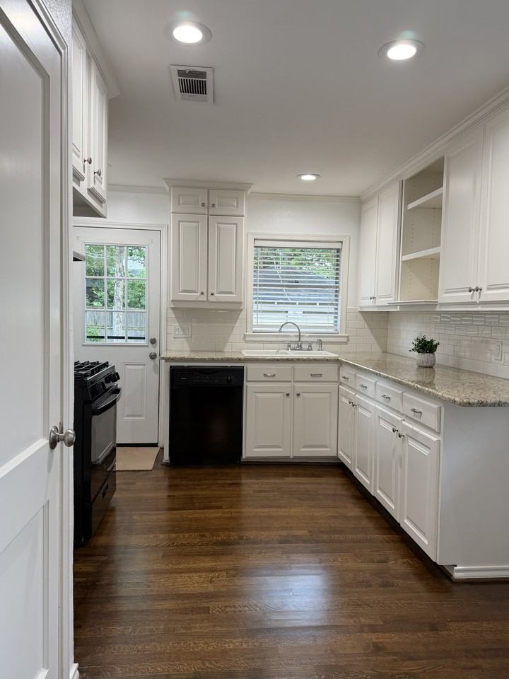 3730 Van Ness Ln #NA - Photo 4 of 8
