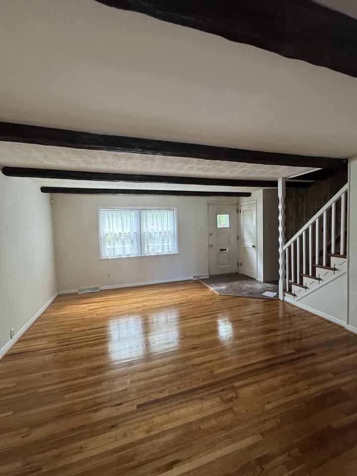 1936 Lakeview Rd #NA - Photo 3 of 10