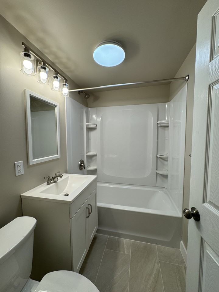 1936 Lakeview Rd #NA - Photo 7 of 10