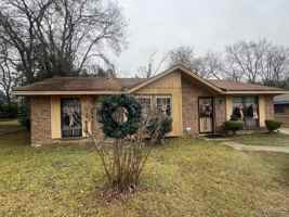 featured image of 4025 Edge Hill Ln