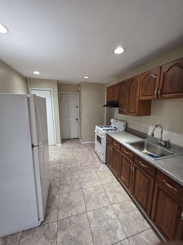 17 Orient Ave #1stFL - Photo 3 of 16