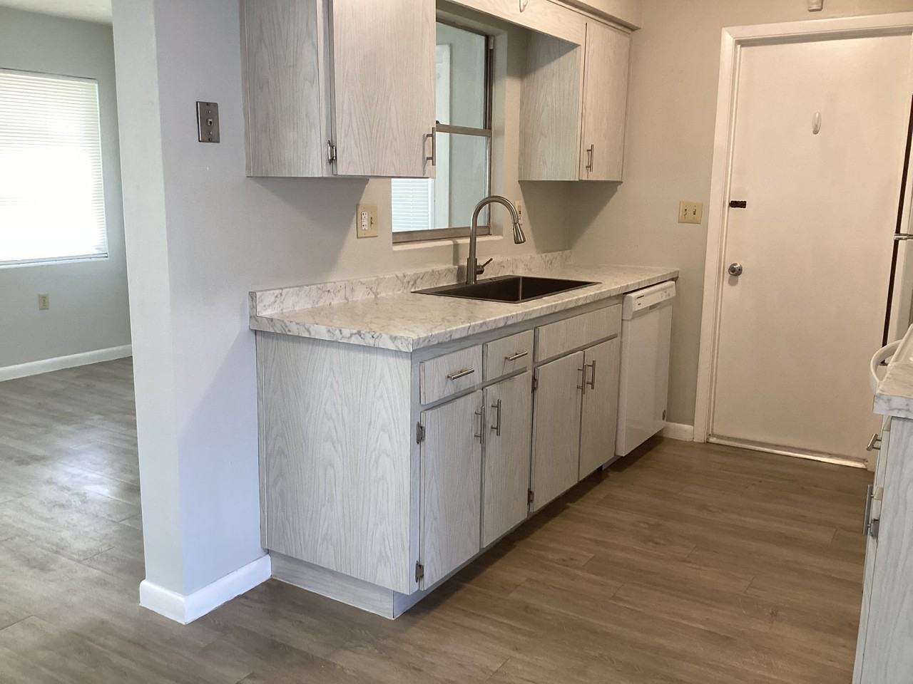 202 S Jackson St #NA - Photo 5 of 25