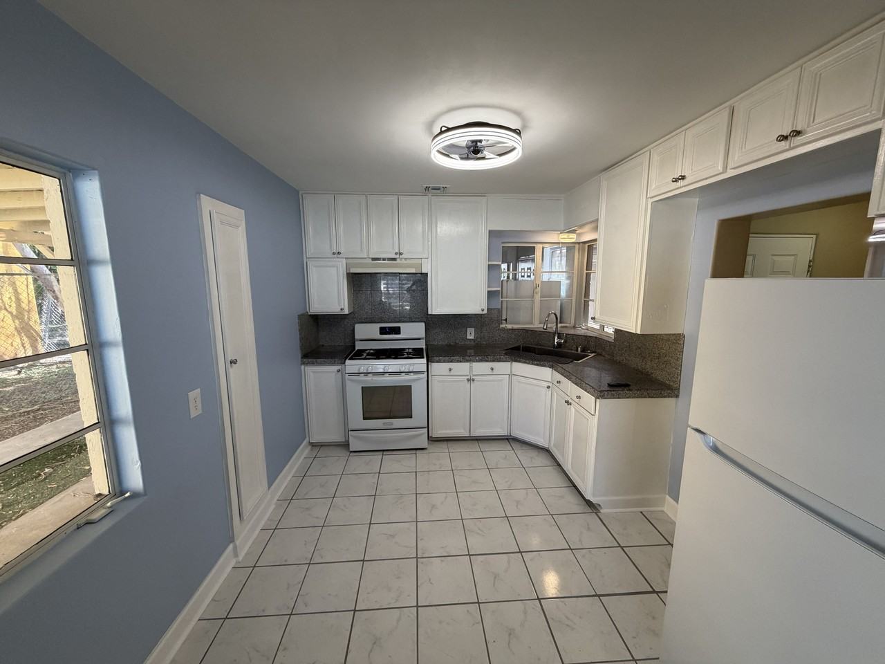 537 W Mariposa St #NA - Photo 2 of 10
