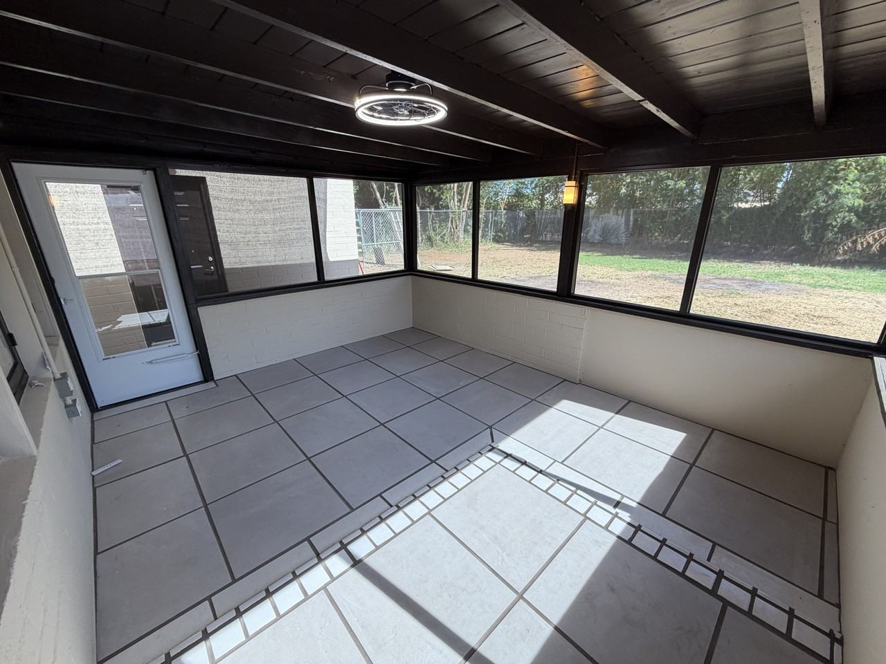 537 W Mariposa St #NA - Photo 7 of 10