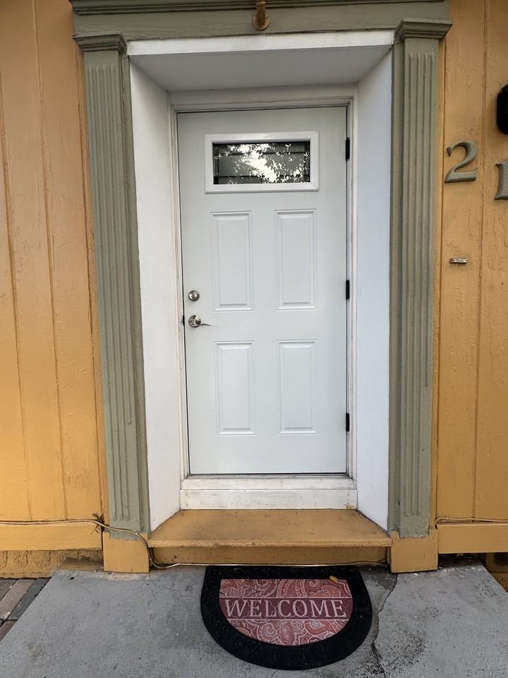 2104 N Lockwood Ridge Rd #NA - Photo 2 of 10