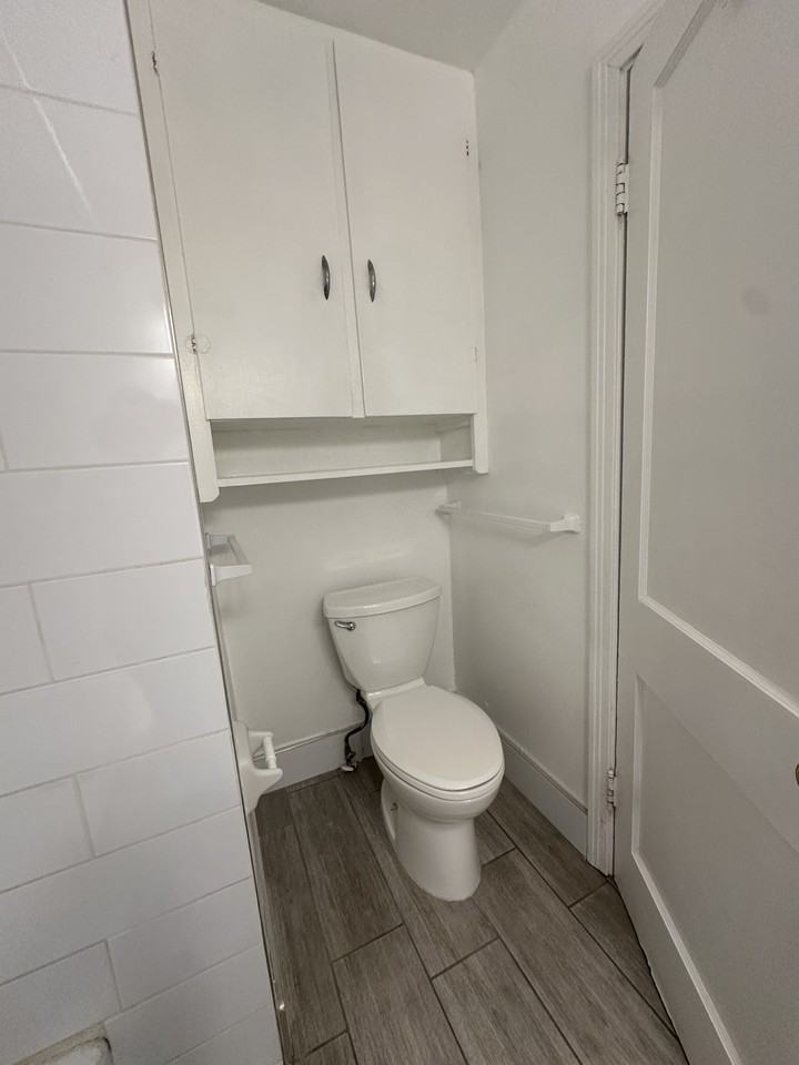 2104 N Lockwood Ridge Rd #NA - Photo 6 of 10