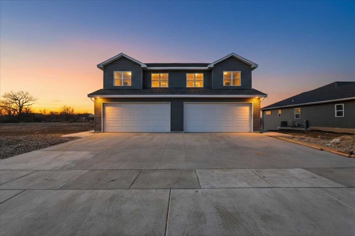 990 Bell Cir - Photo 3 of 20