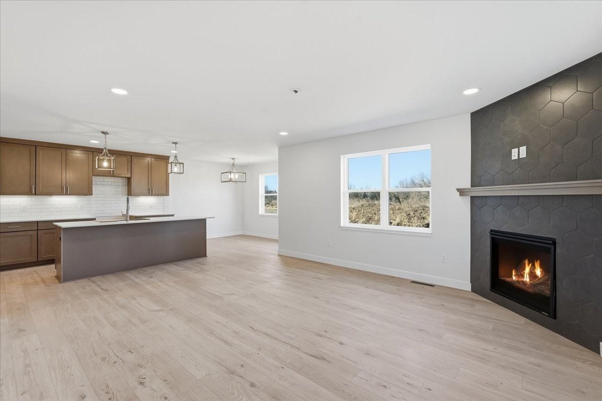 990 Bell Cir - Photo 5 of 20