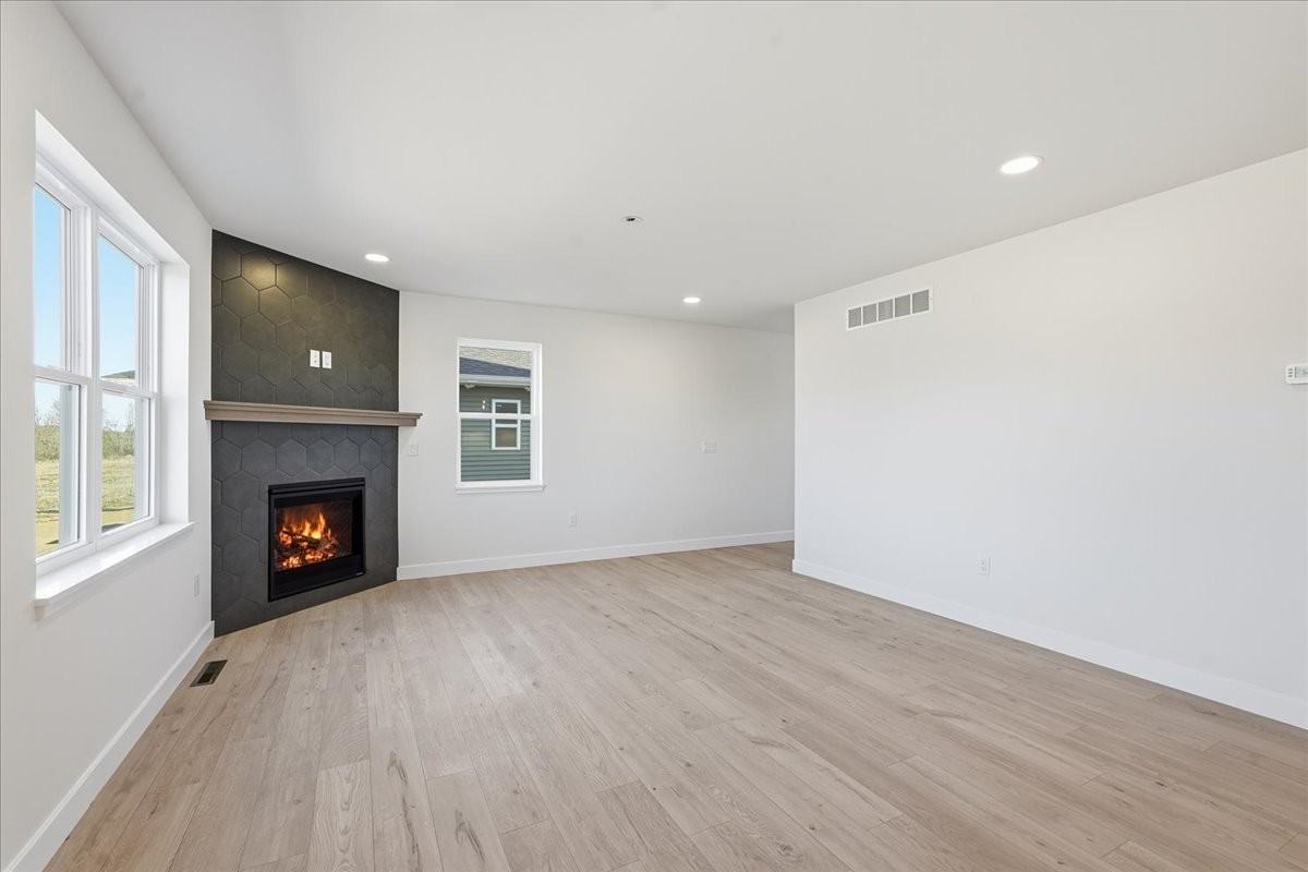 990 Bell Cir - Photo 6 of 20