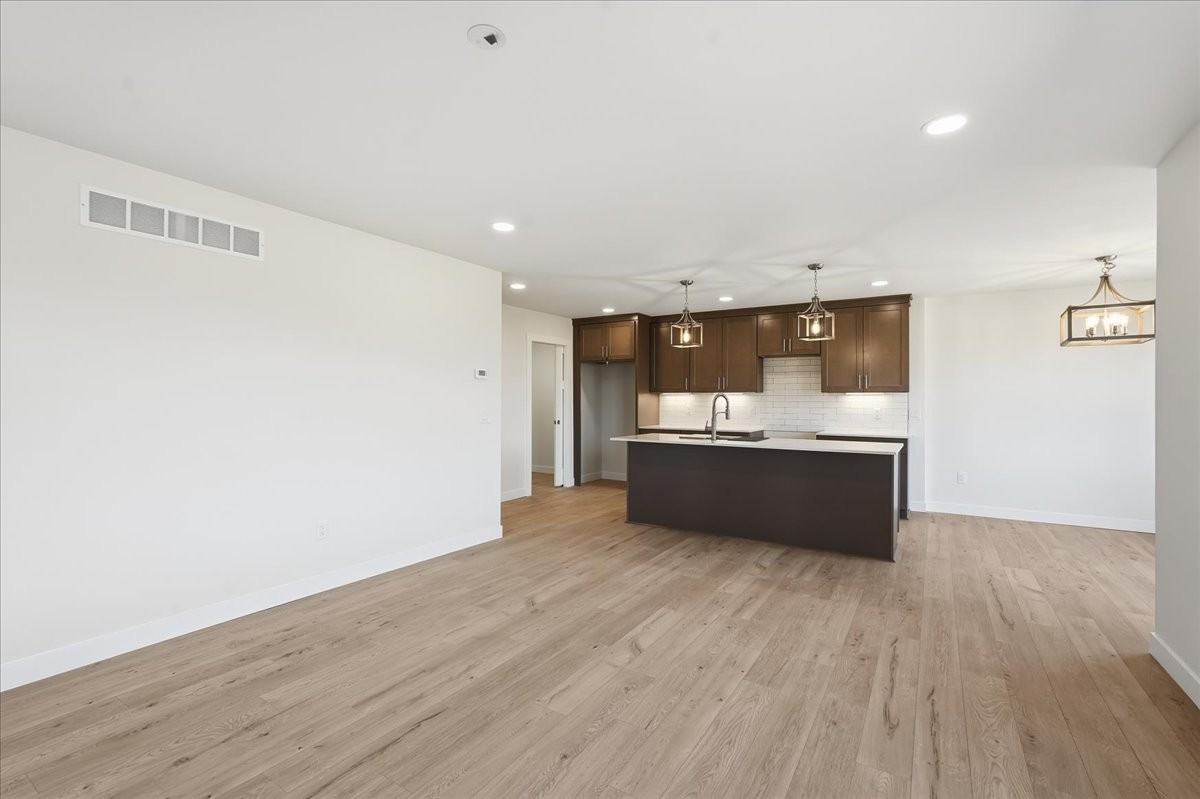 992 Bell Cir - Photo 3 of 16