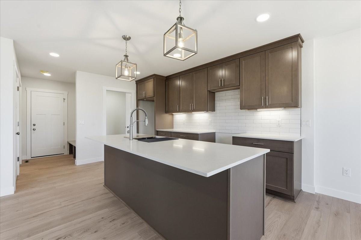 992 Bell Cir - Photo 4 of 16