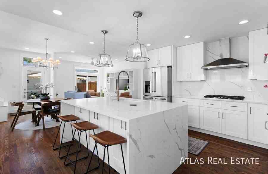 1194 S Lincoln St - Photo 5 of 34