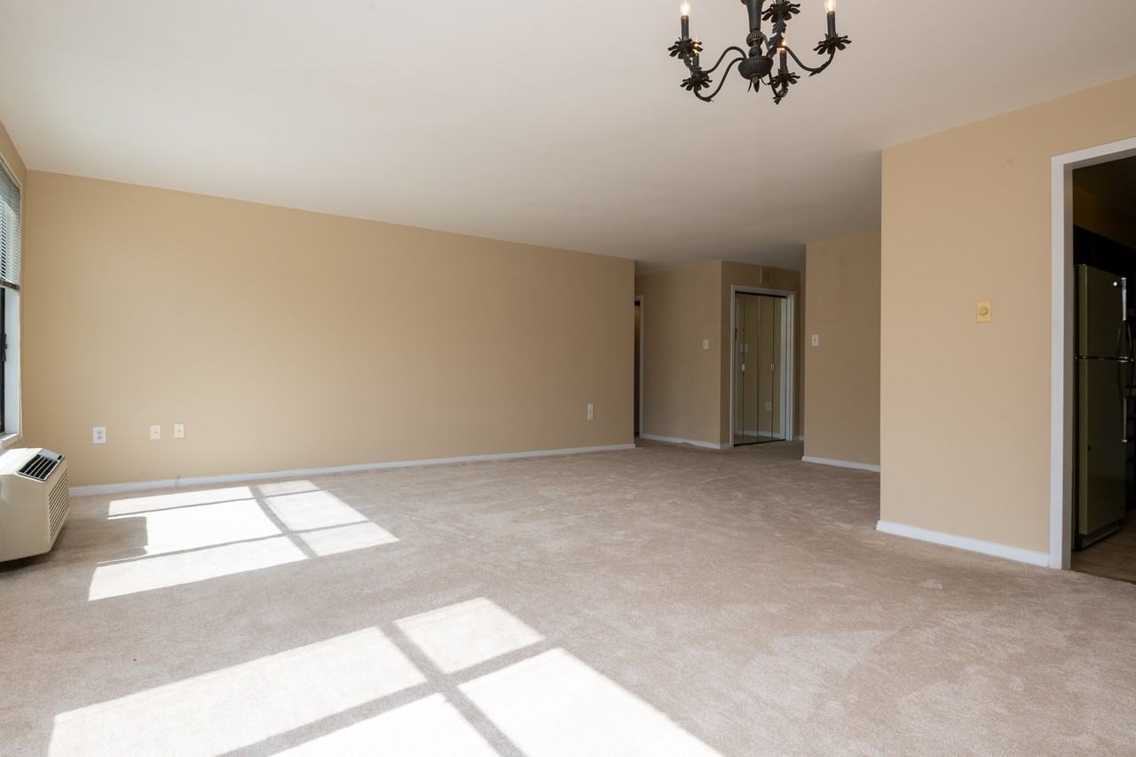 2501 Calvert St Nw #604 - Photo 5 of 18
