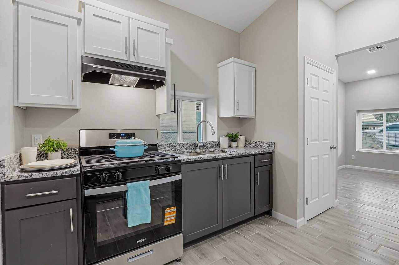 9207 Santa Rosalia Ct #A - Photo 4 of 10