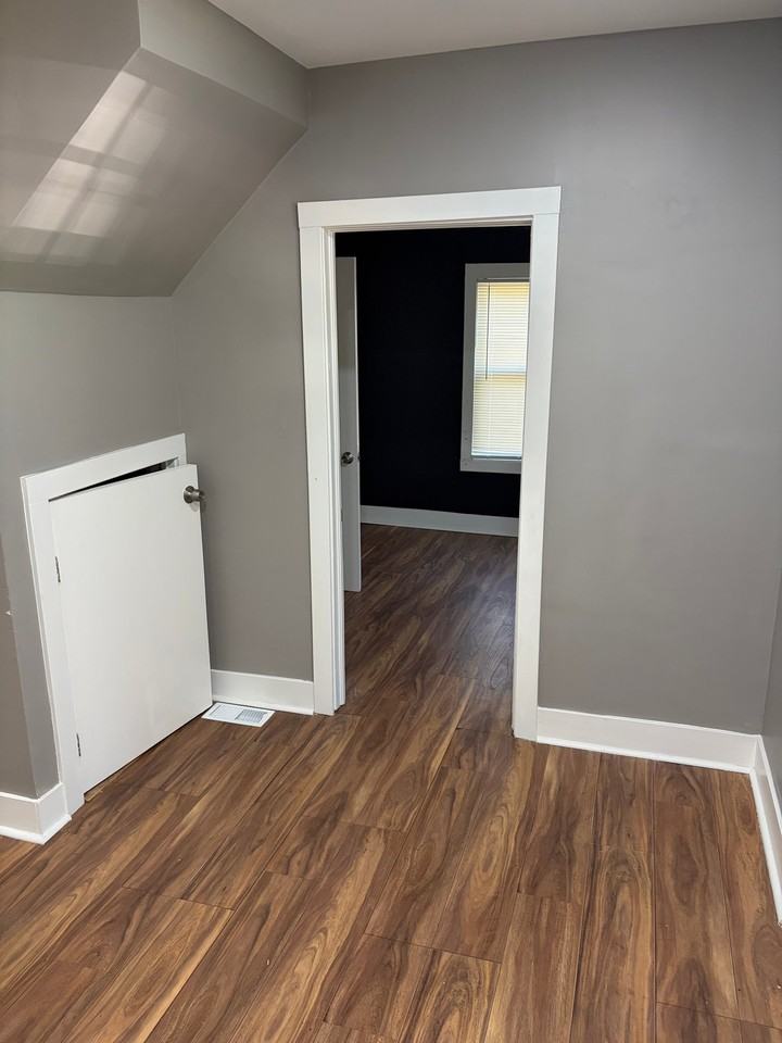 5038 S Benton Ave - Photo 7 of 19
