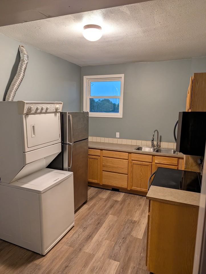 147 S Broadway #3 - Photo 2 of 9