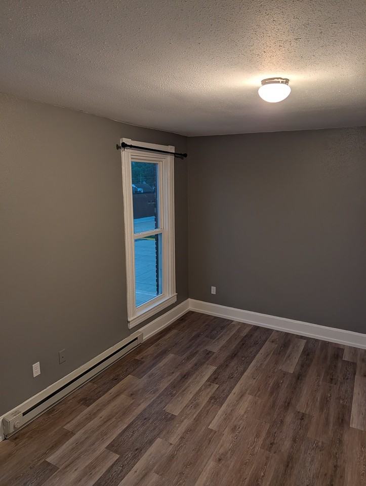 147 S Broadway #3 - Photo 4 of 9