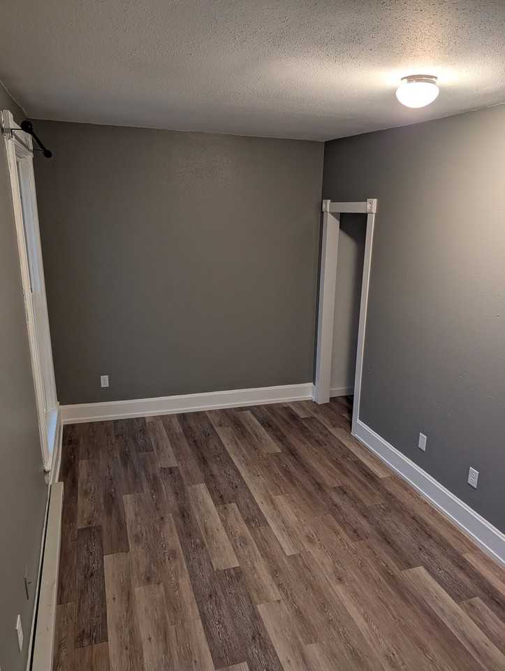 147 S Broadway #3 - Photo 5 of 9
