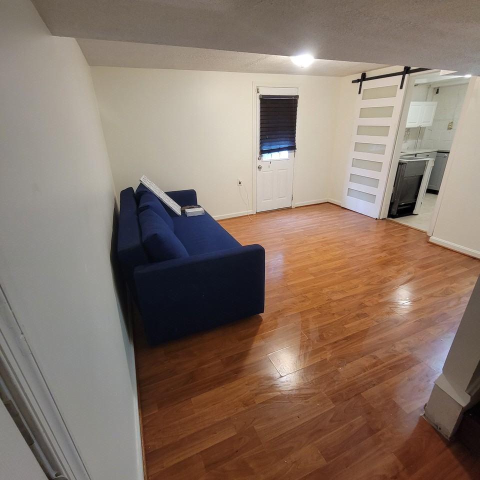 1120 Quebec St - Photo 4 of 10