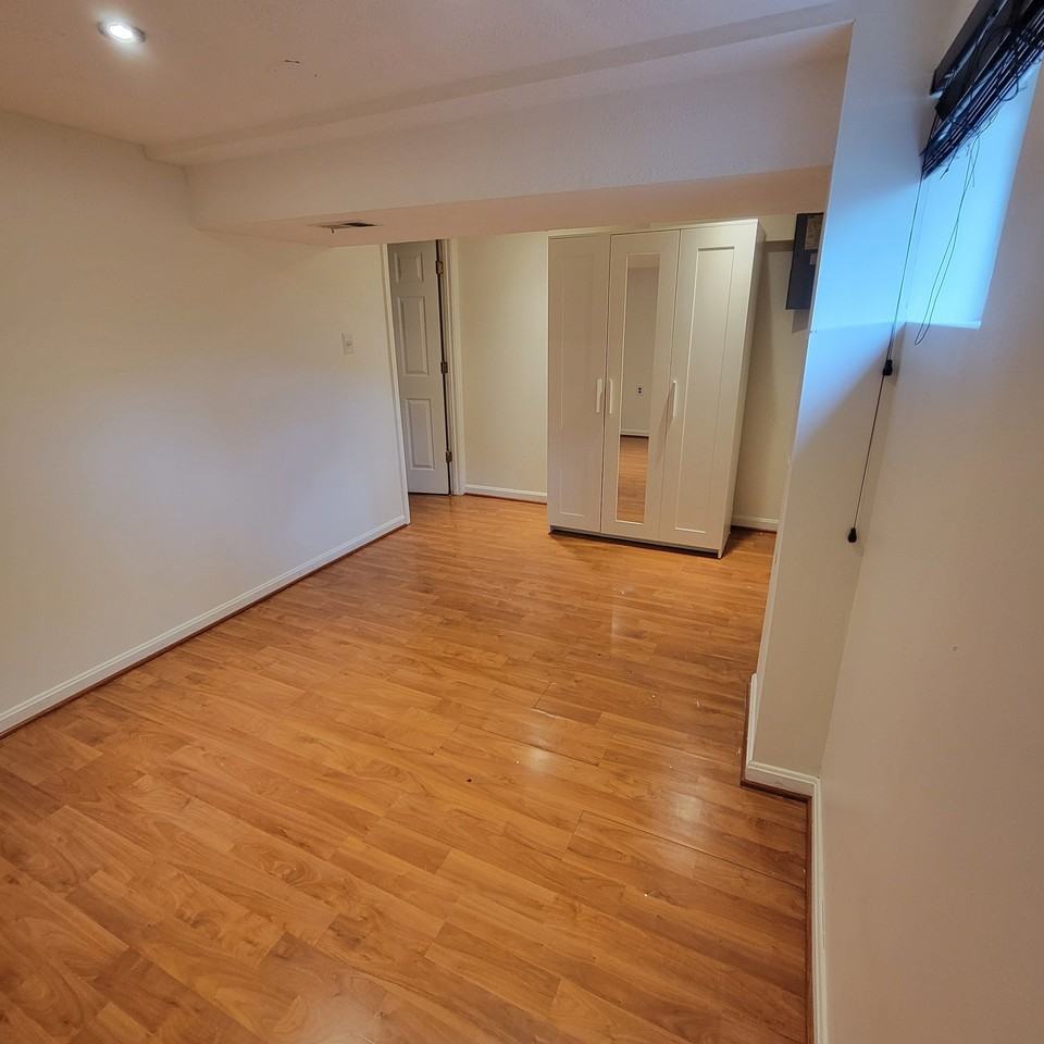 1120 Quebec St - Photo 5 of 10