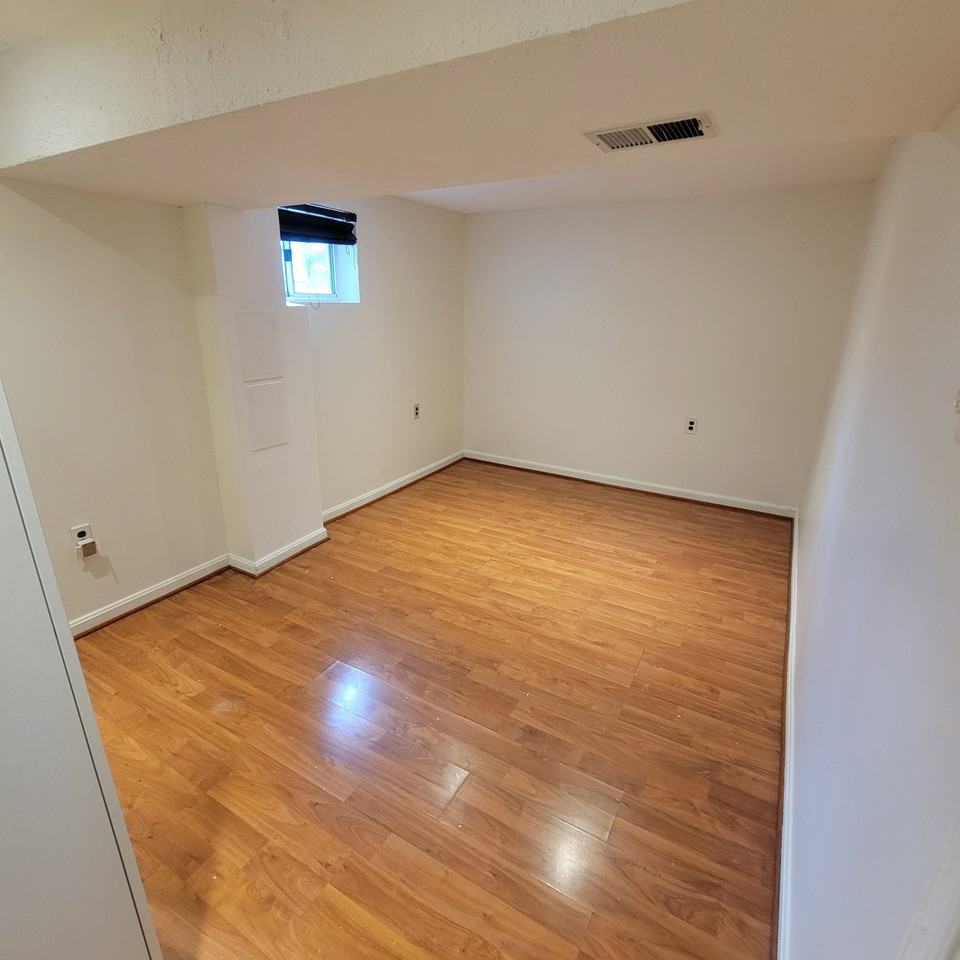 1120 Quebec St - Photo 7 of 10
