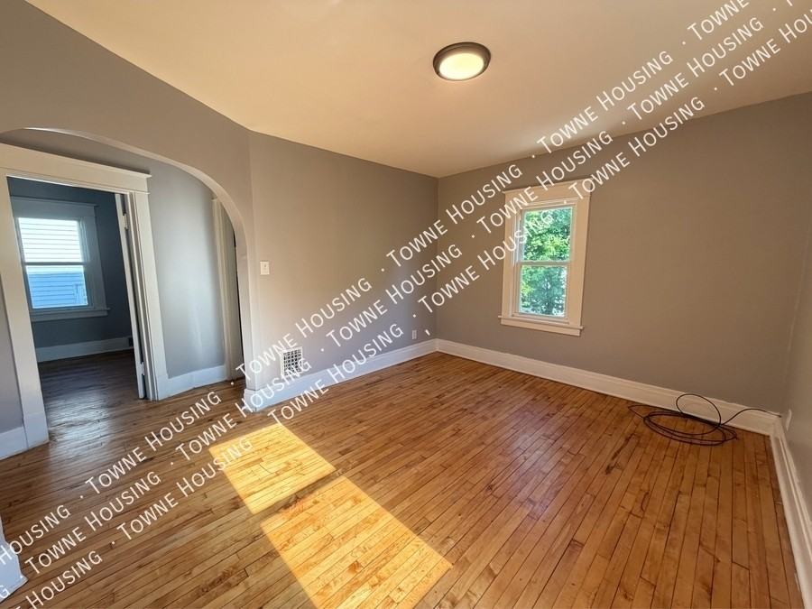 37 Holmes St - Photo 2 of 11