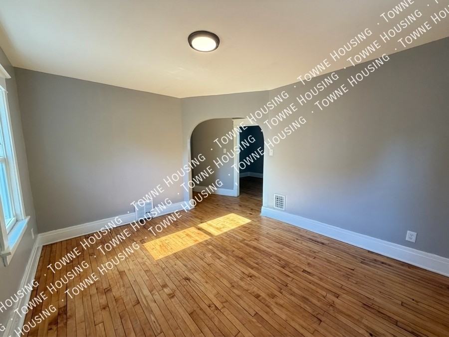 37 Holmes St - Photo 3 of 11