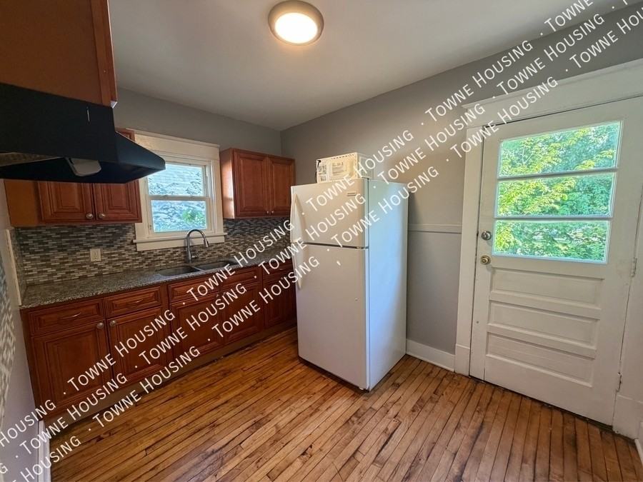37 Holmes St - Photo 4 of 11