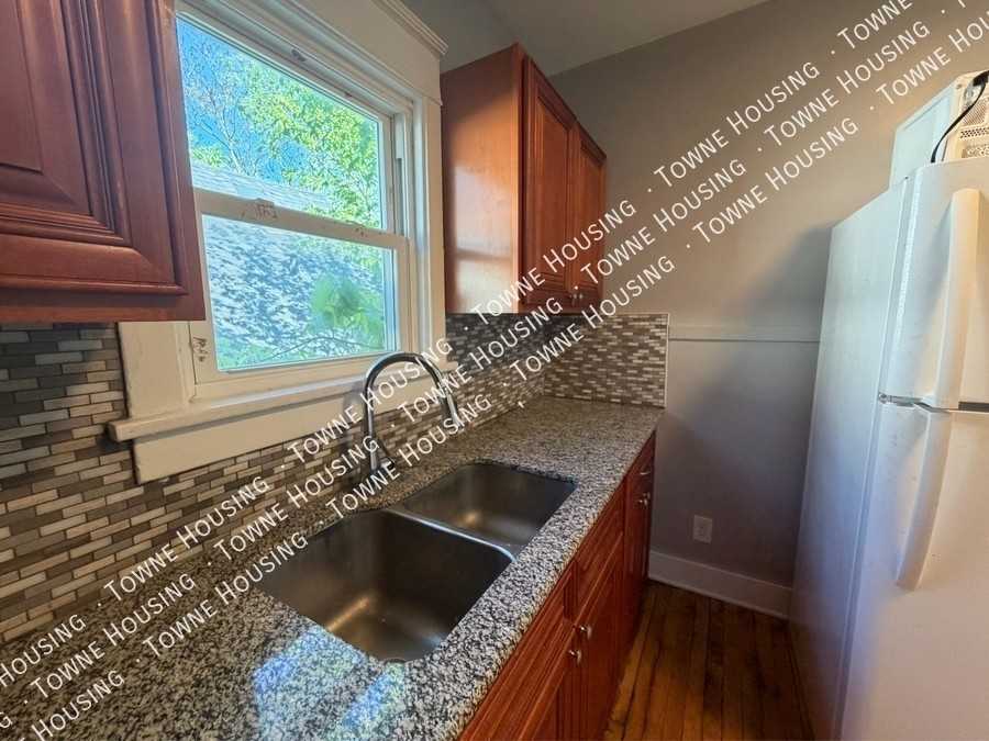 37 Holmes St - Photo 5 of 11