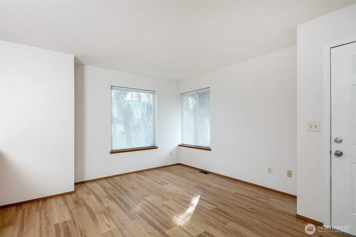 9741 Woodlawn Ave N - Photo 4 of 11