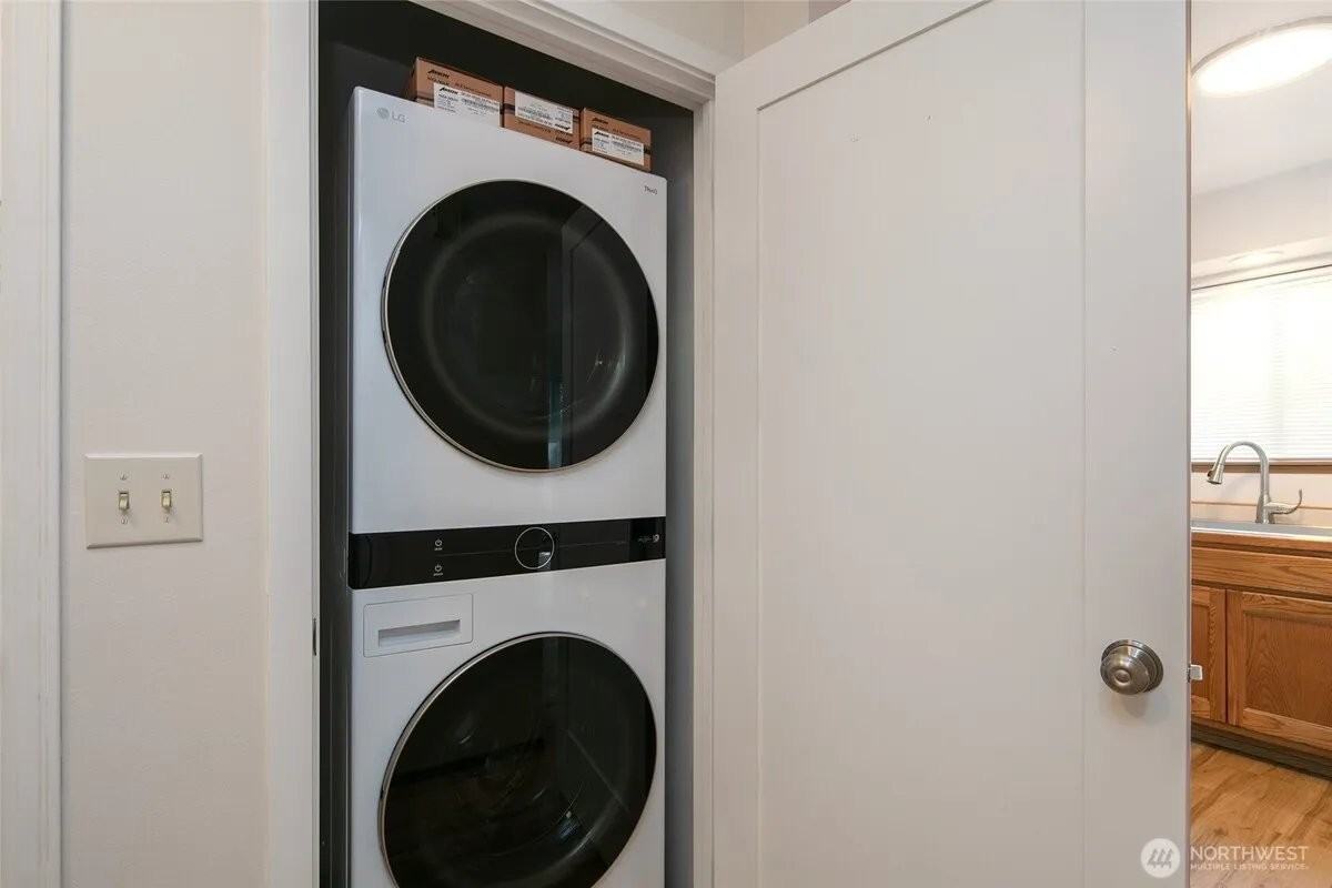 9741 Woodlawn Ave N - Photo 5 of 11
