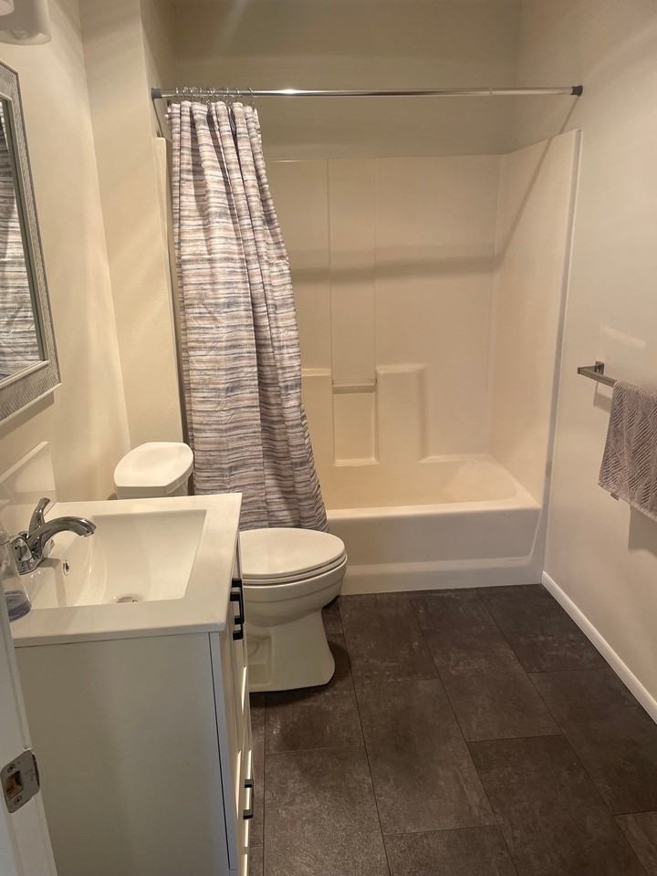 9741 Woodlawn Ave N - Photo 6 of 11