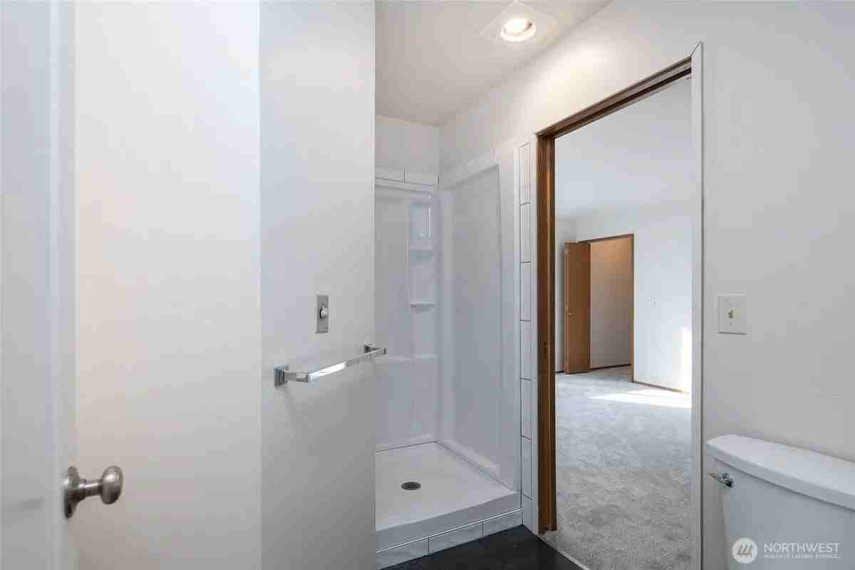 9741 Woodlawn Ave N - Photo 7 of 11