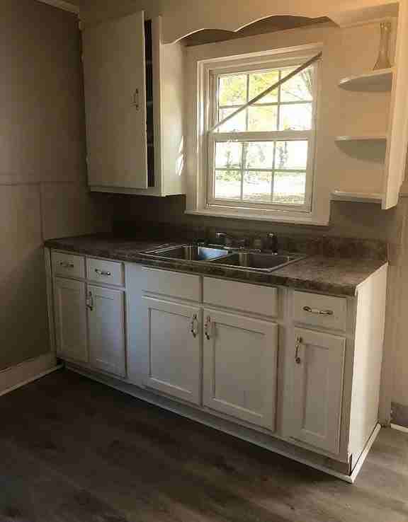 1204 Vine St - Photo 6 of 6